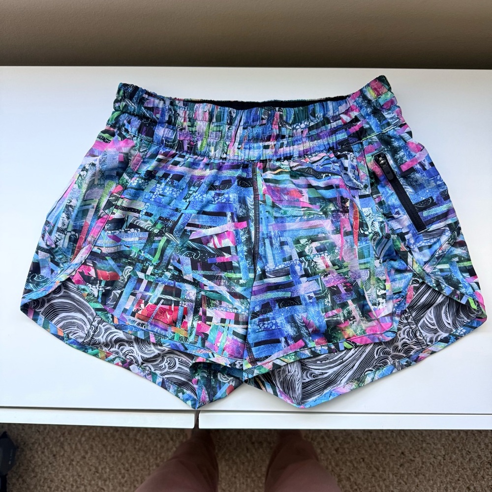 Lululemon RARE SEAWHEEZE 2018 Tracker Shorts Size 6 - Picture 1 of 8